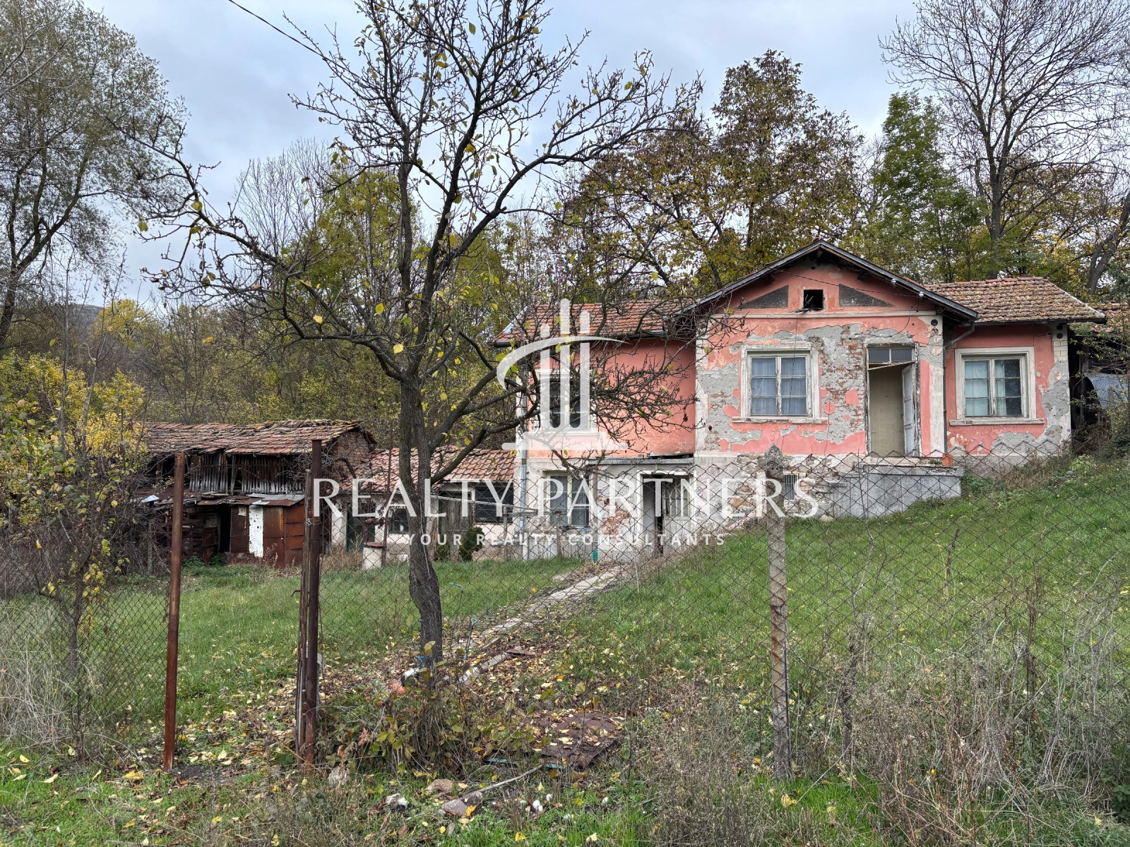 Продава КЪЩА - с. Расник, обл. Перник