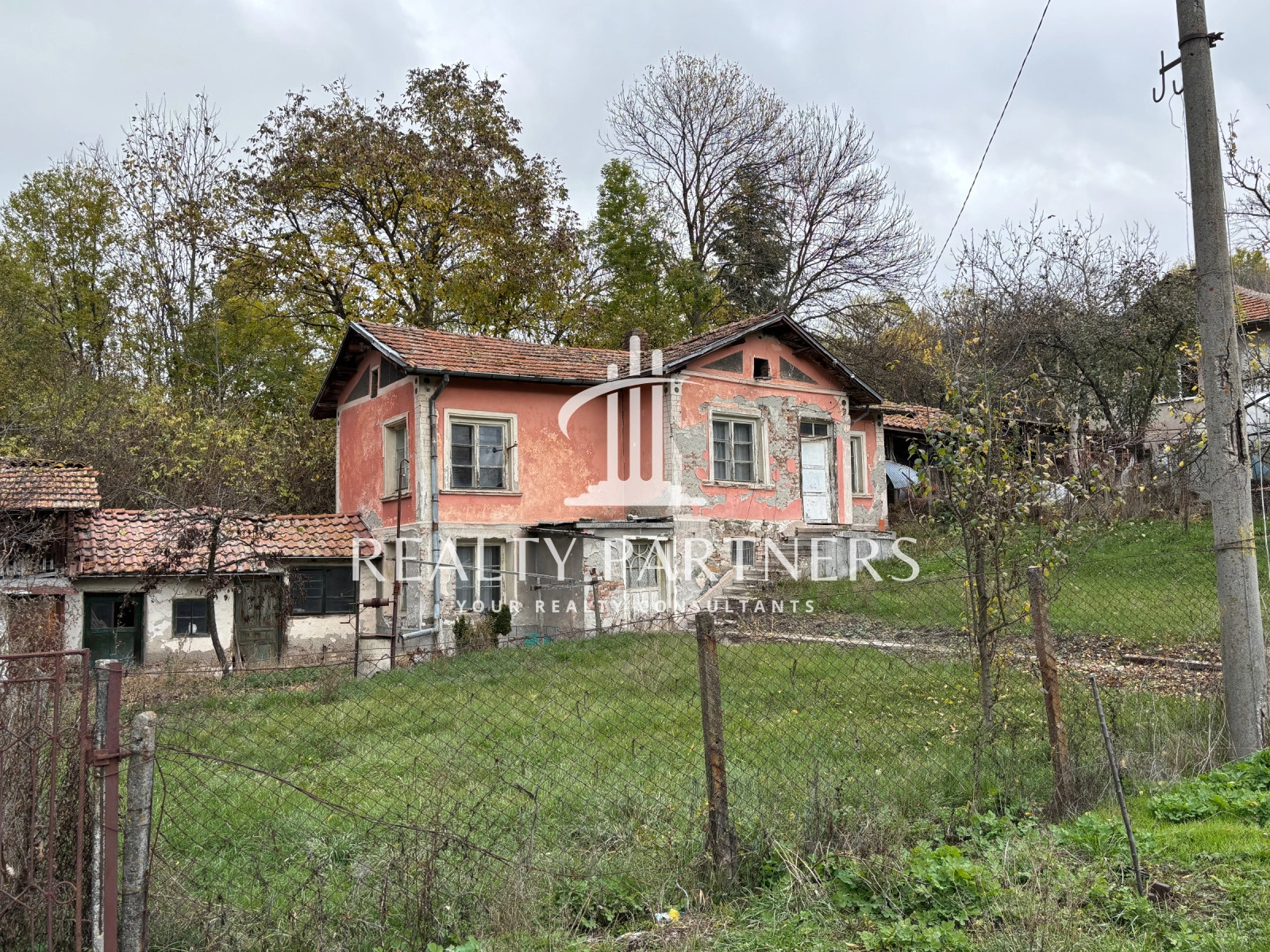Продава КЪЩА - с. Расник, обл. Перник