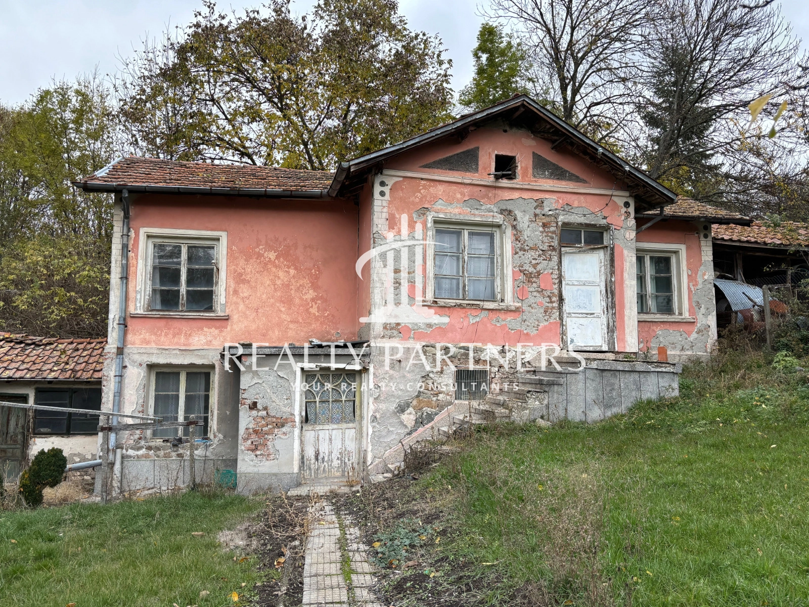 Продава КЪЩА - с. Расник, обл. Перник