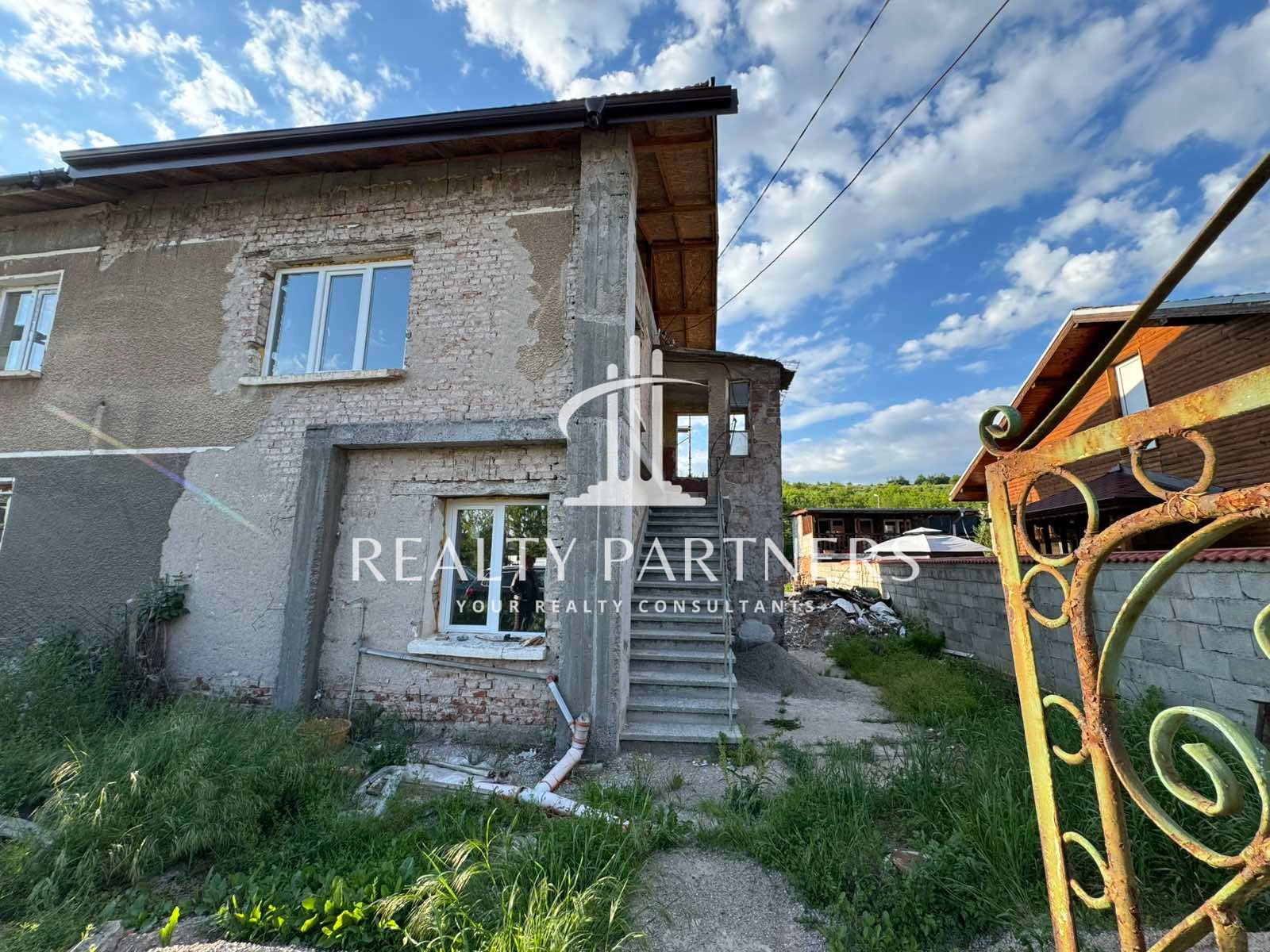 Продава КЪЩА - гр. Батановци, обл. Перник