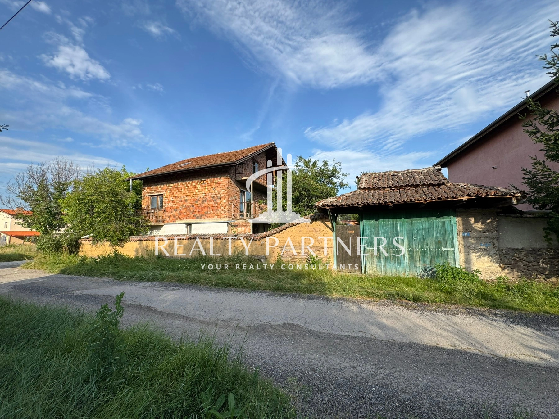 Продава КЪЩА - с. Караполци, обл. София