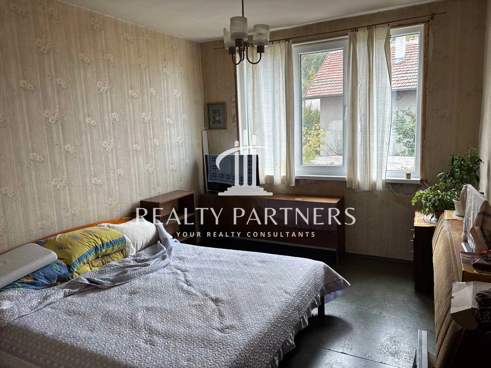 Продава Къща - с. Дивотино, обл. Перник