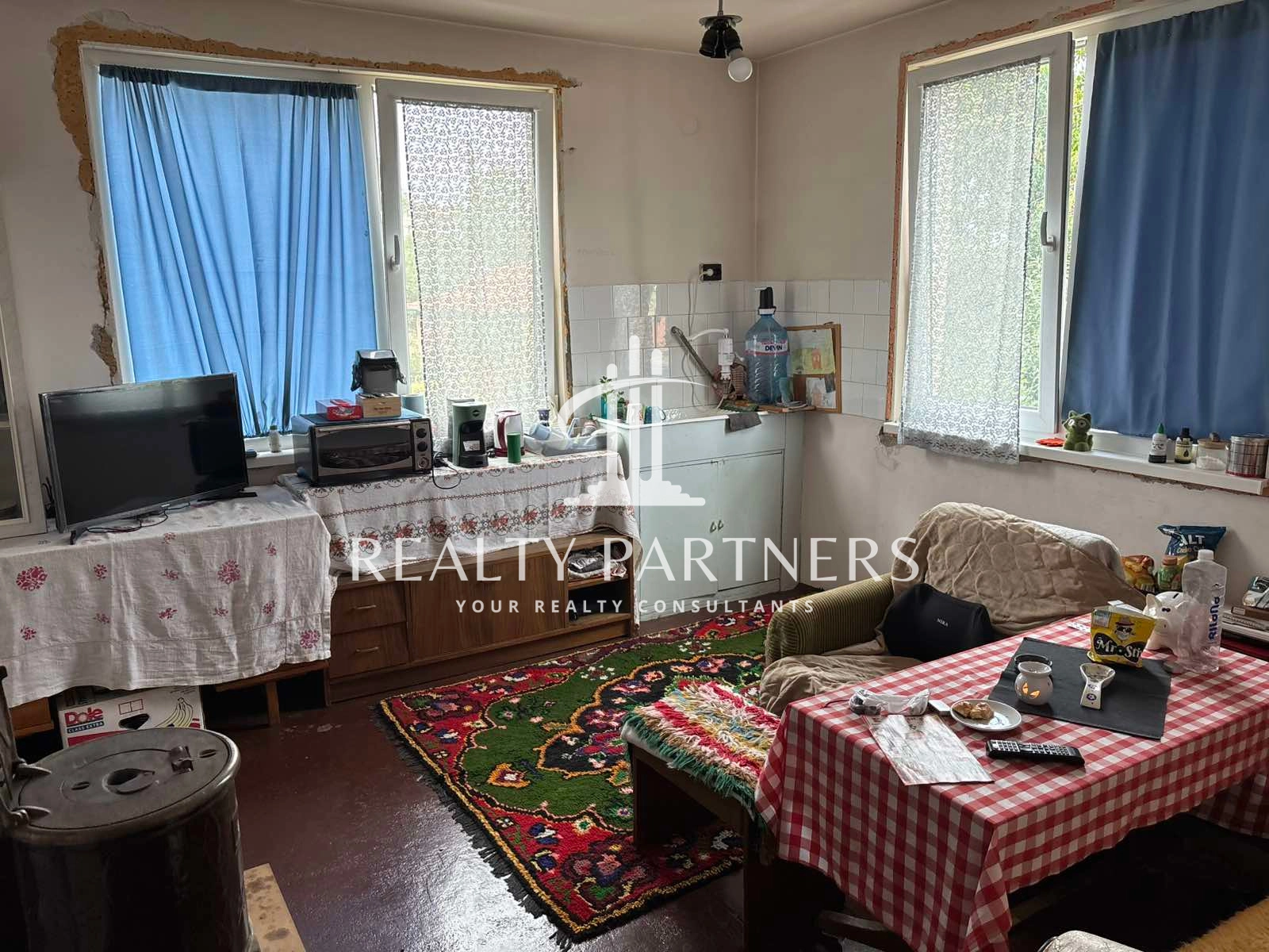 Продава Къща - с. Дивотино, обл. Перник