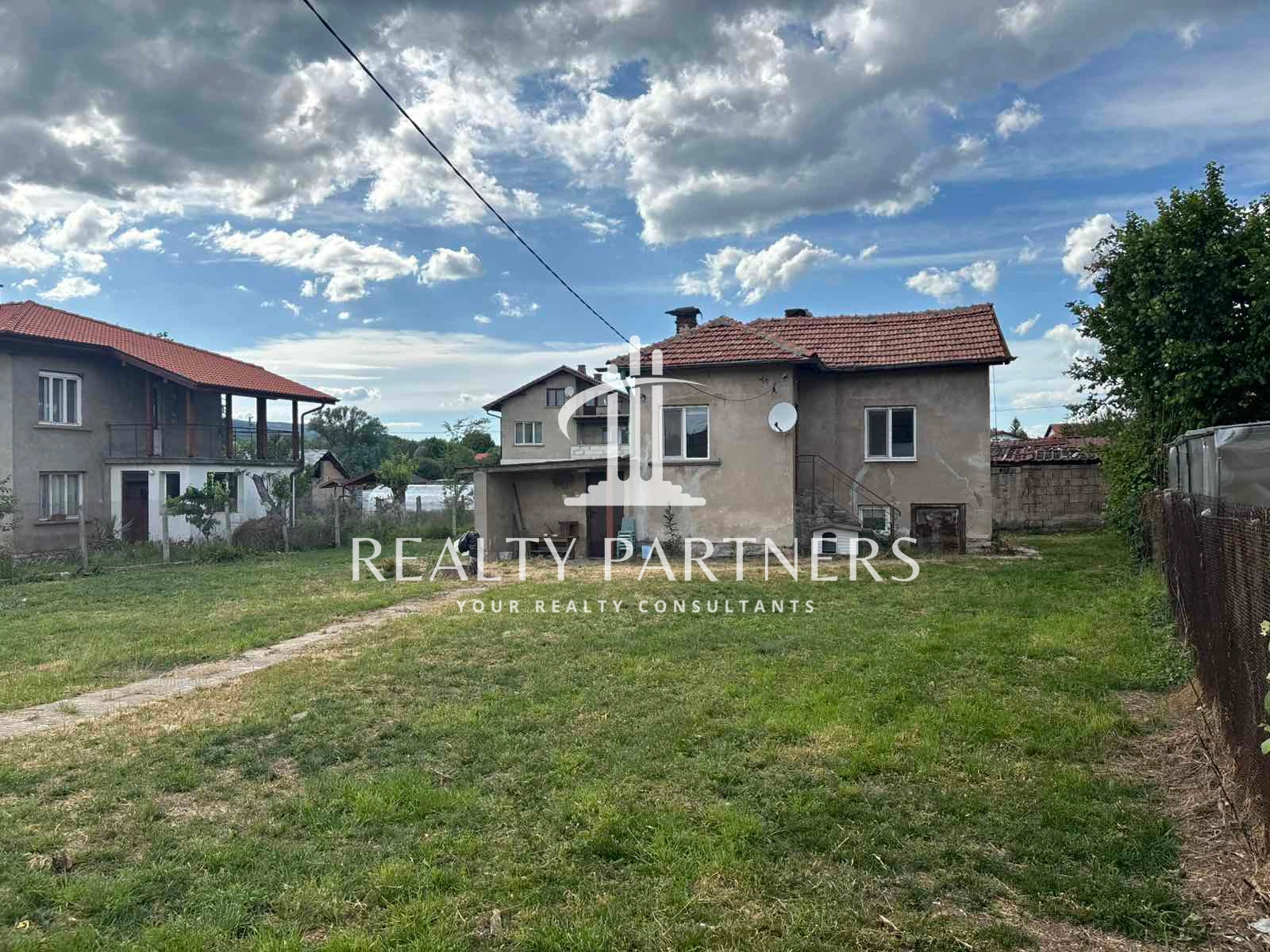 Продава КЪЩА - с. Студена, обл. Перник